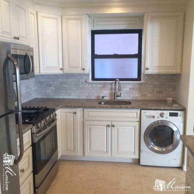 42-87 Main St - Photo 3 of 10