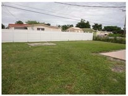 6445 SW 20th St - Photo 3 of 3