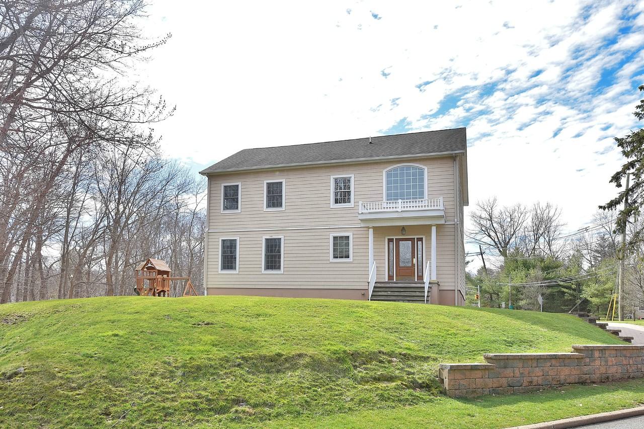 500 Blue Hill Terrace - Photo 2 of 24