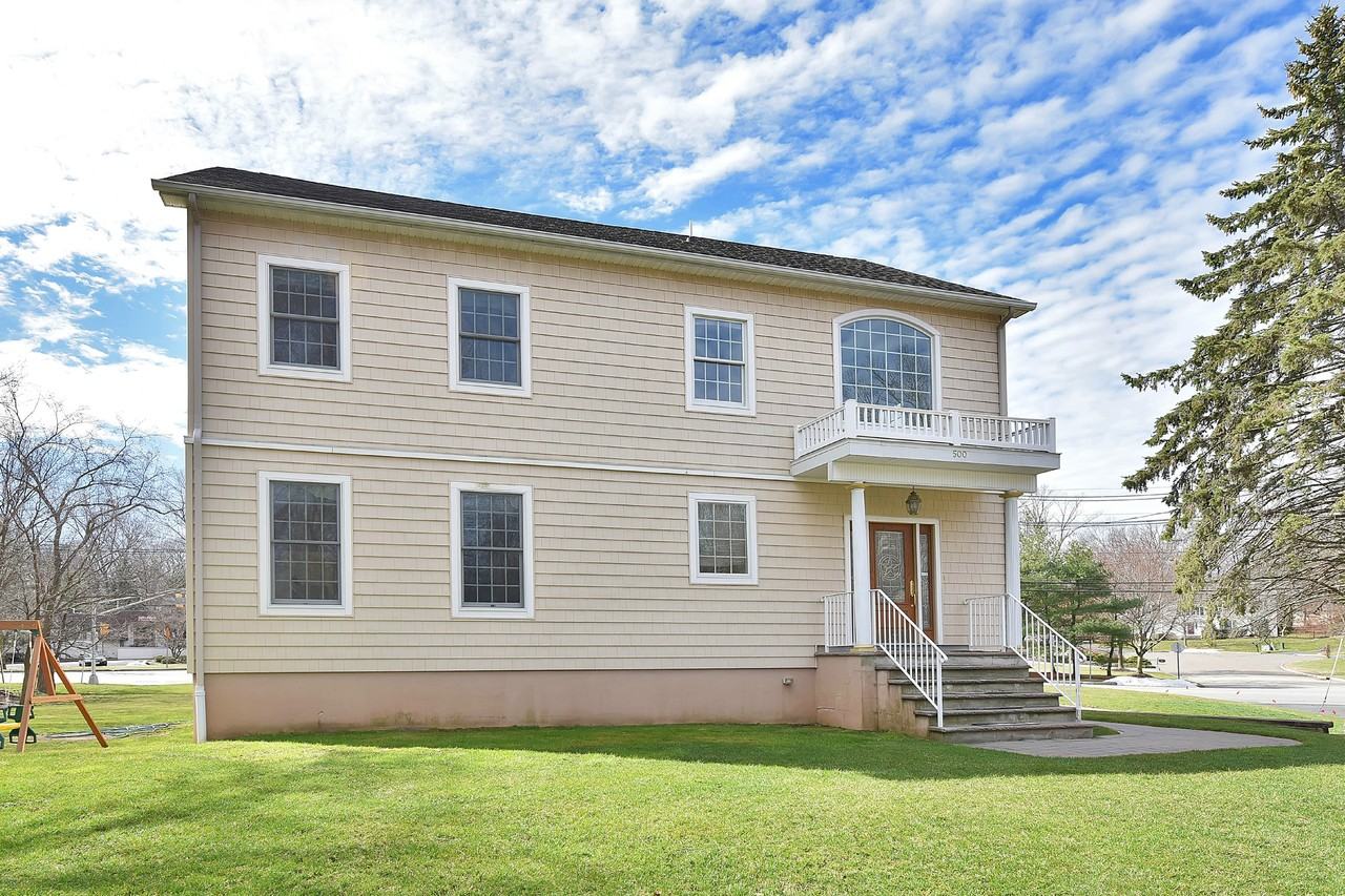 500 Blue Hill Terrace - Photo 3 of 24