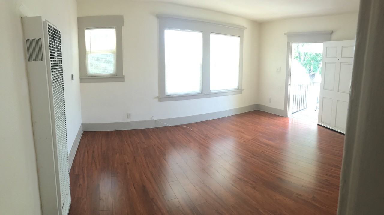 1443 Lake St - Photo 2 of 6