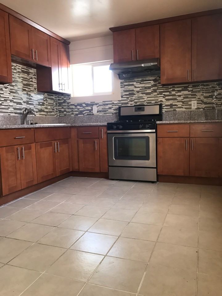 1443 Lake St - Photo 3 of 6