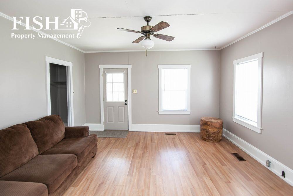 243 E Academy St - Photo 2 of 12