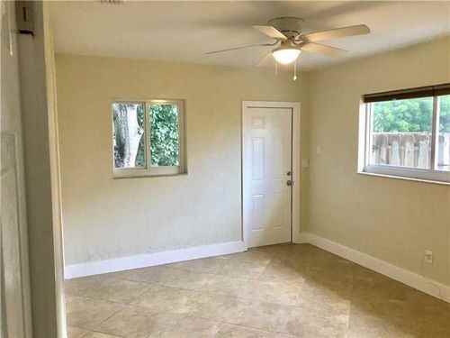 3034 NE 20th Terrace - Photo 3 of 8