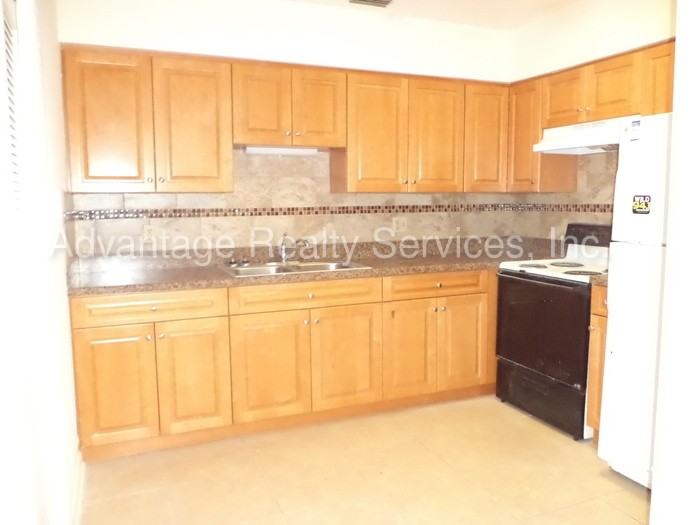 6568 W Shore Cir - Photo 3 of 8
