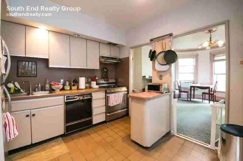 134 West Newton Street - Photo 3 of 8