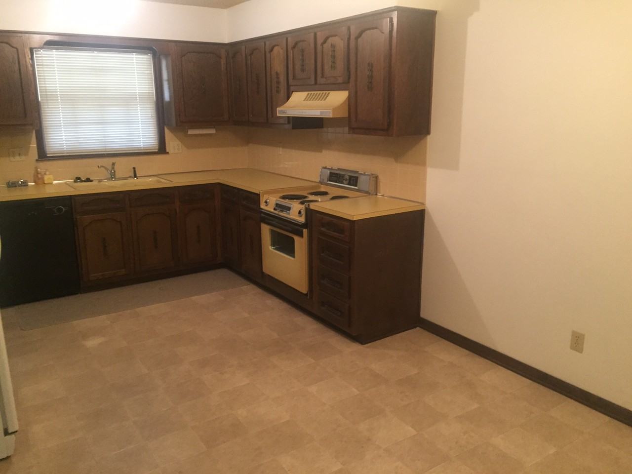 9944 Metcalf Lane - Photo 3 of 11