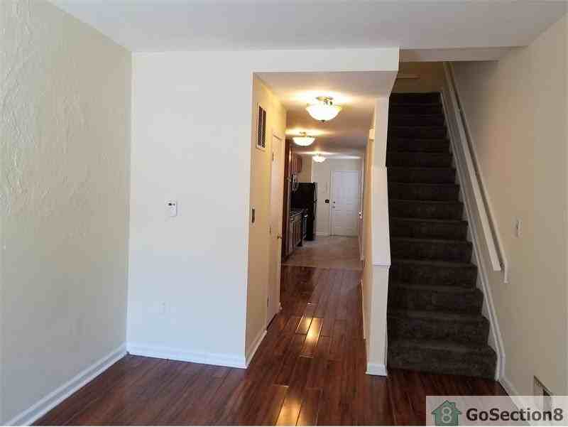 712 E Biddle St - Photo 2 of 16