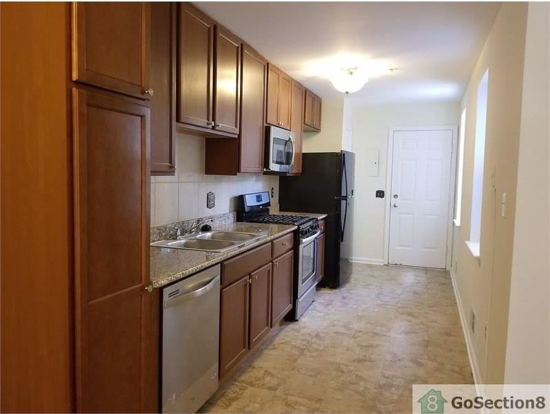 712 E Biddle St - Photo 3 of 16