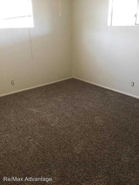 136 Conchas St NE - Photo 3 of 6