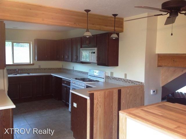1302 Melrose St - Photo 2 of 6