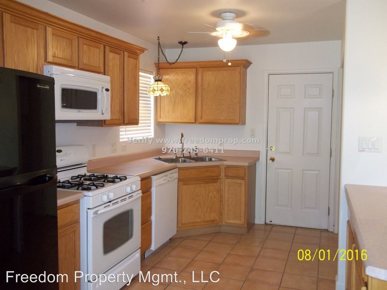 1215 Breeze Dr - Photo 2 of 12