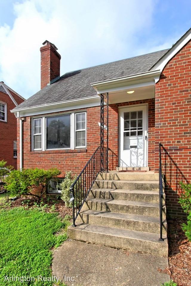 1726 Crestwood Dr - Photo 3 of 32