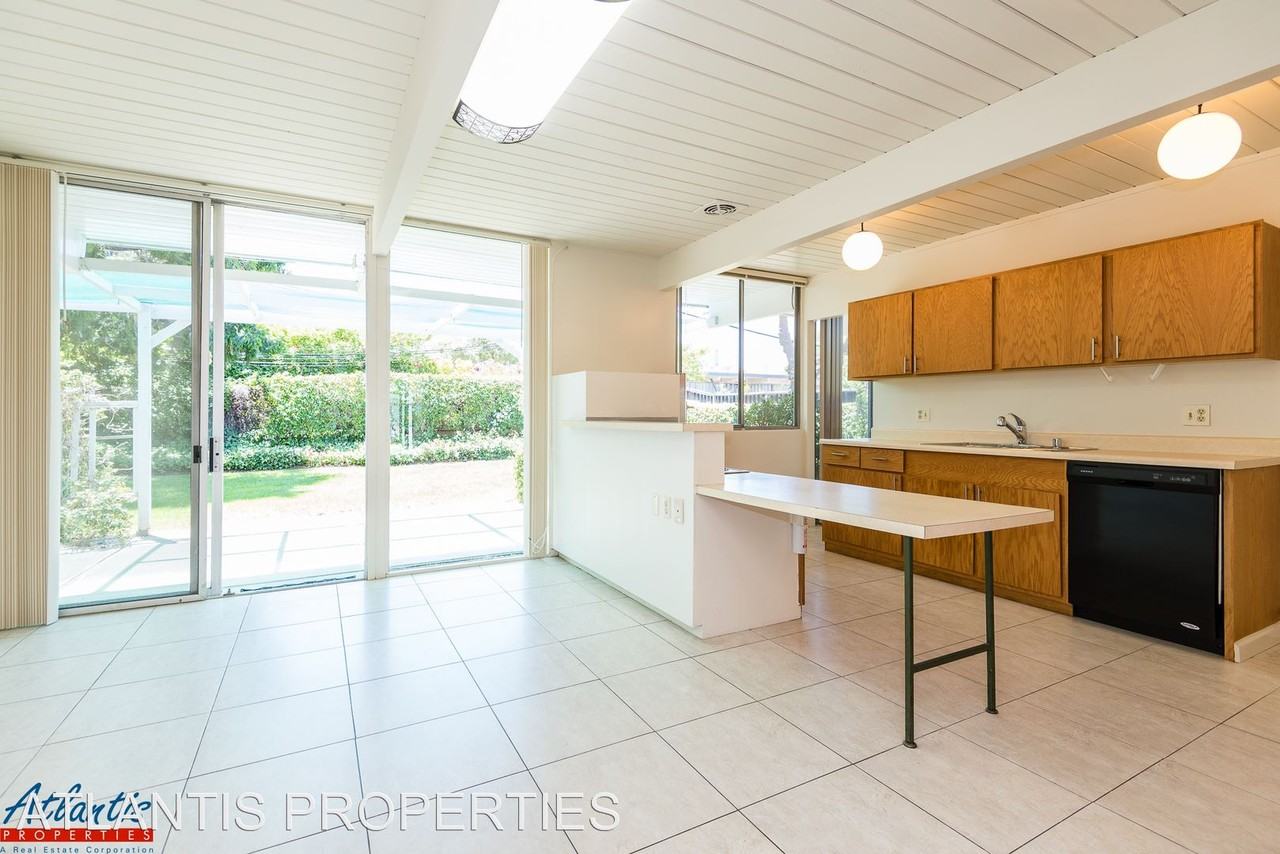 758 Devonshire Way - Photo 3 of 12