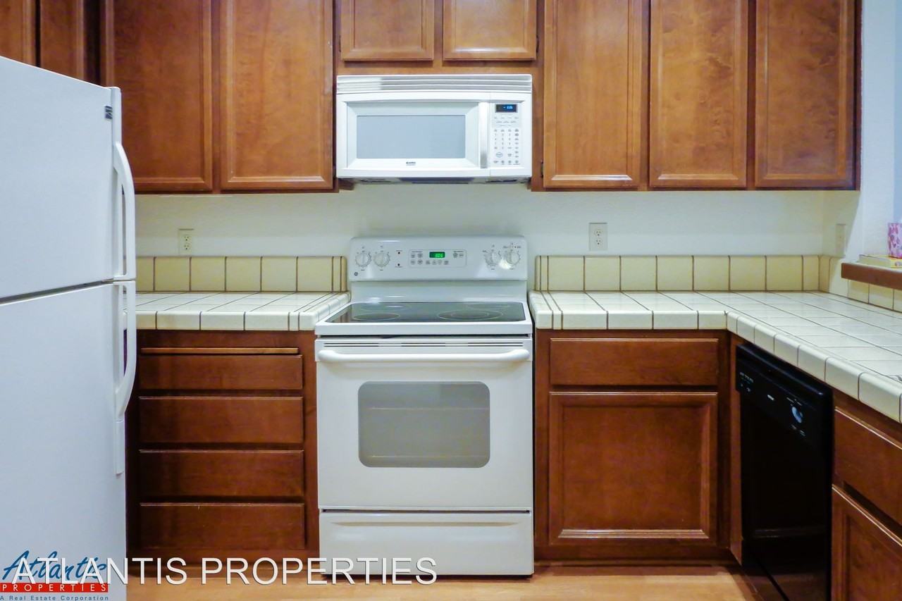 5621 Makati Cir - Photo 3 of 5