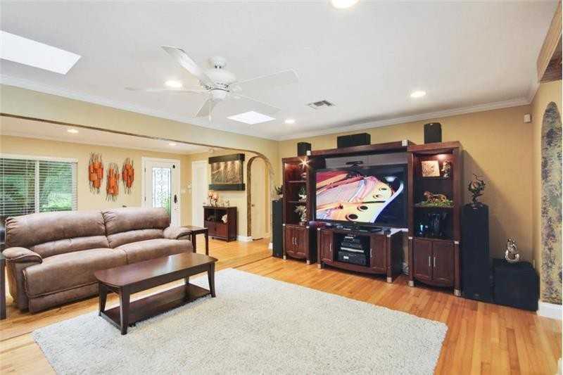 206 Adelaide Blvd - Photo 3 of 20