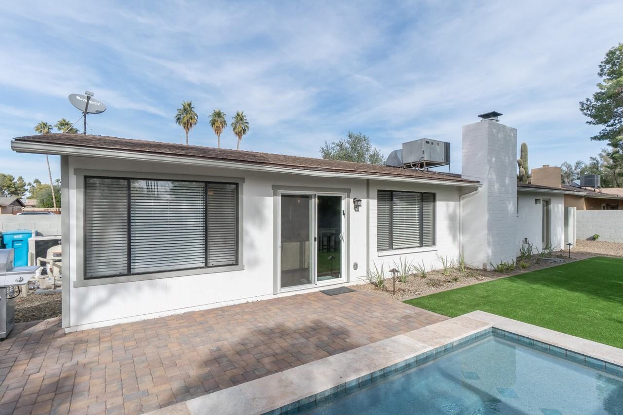 5219 E Winchcomb Dr - Photo 2 of 16