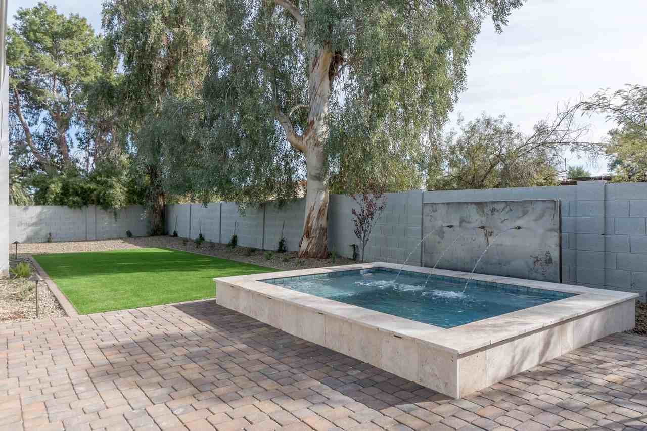 5219 E Winchcomb Dr - Photo 3 of 16