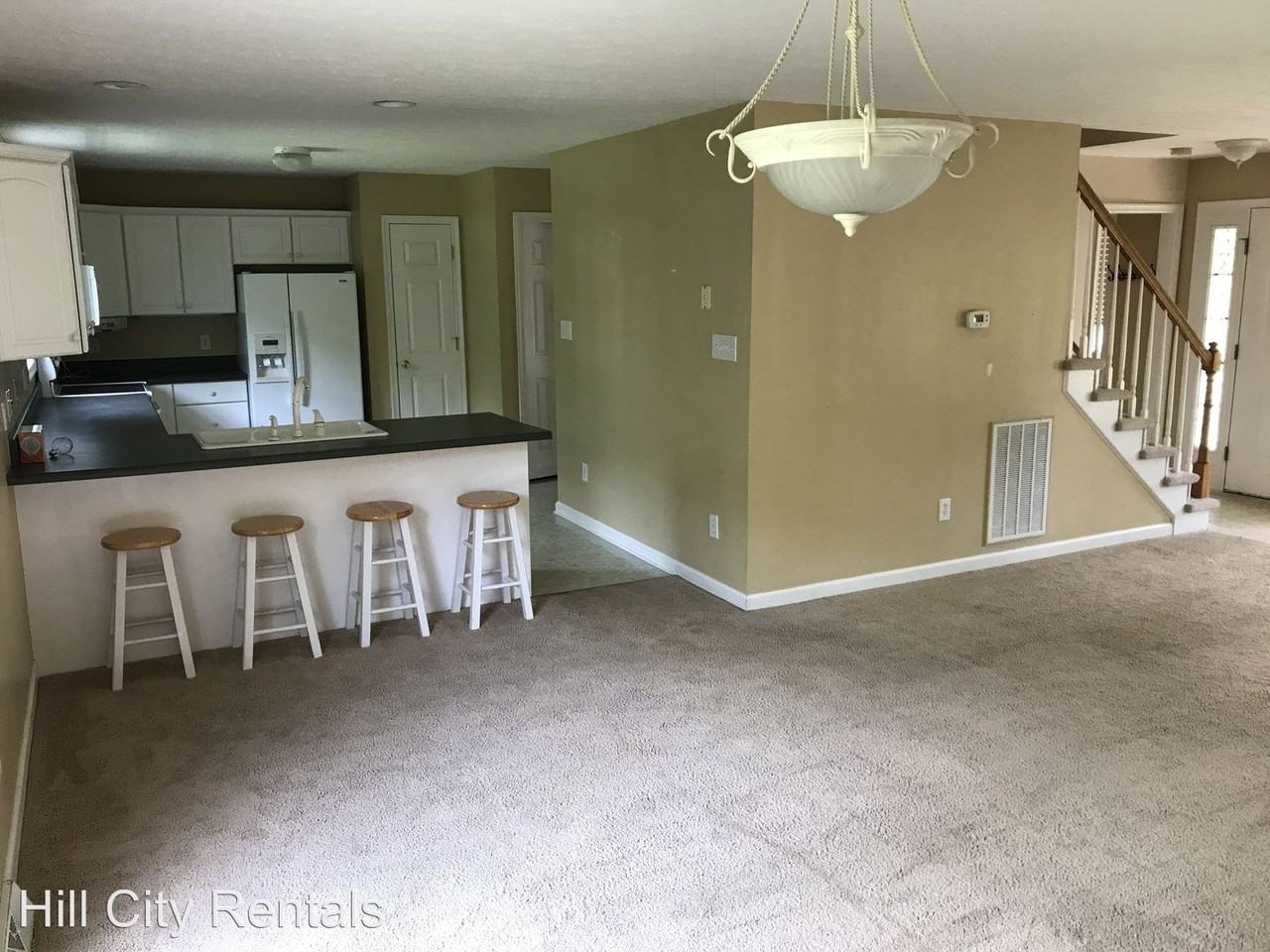 112 Sunbury Pl - Photo 3 of 8