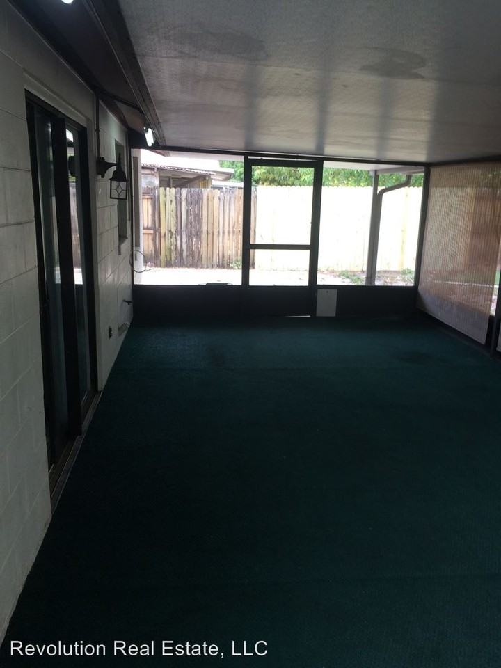 8506 7 Coves Ct - Photo 2 of 26