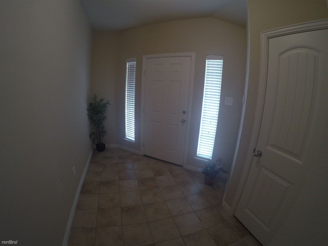 3925 Orcas St - Photo 3 of 7