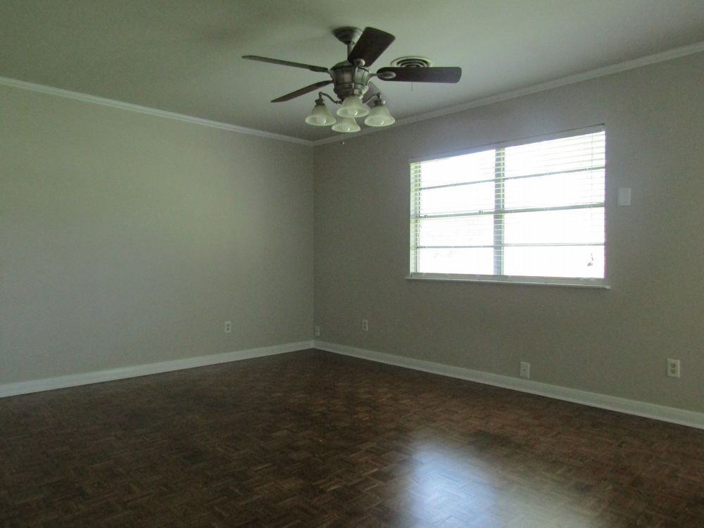 7165 Lewis Dr - Photo 3 of 10