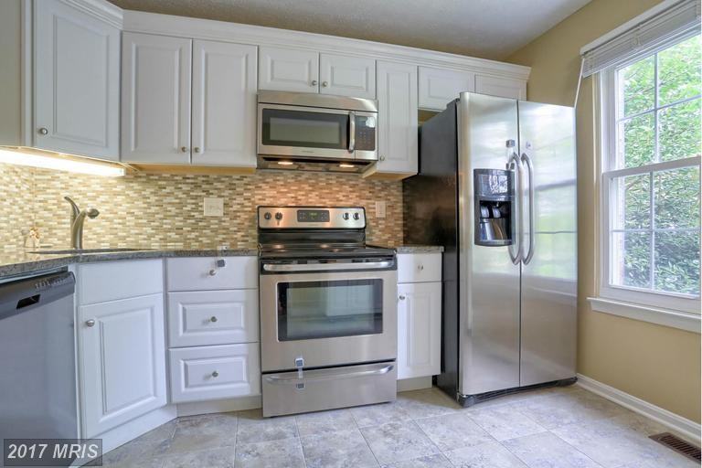 983 Phillips Pl - Photo 3 of 20