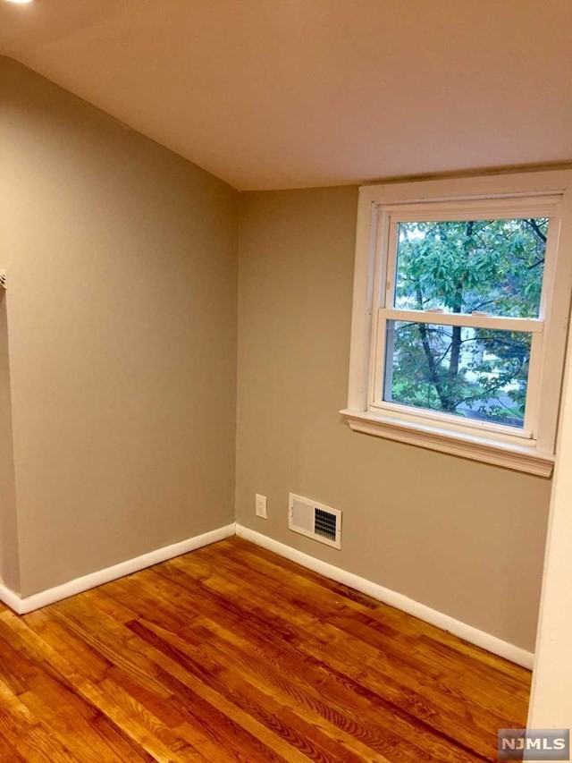 207 Wortendyke Ave - Photo 2 of 5