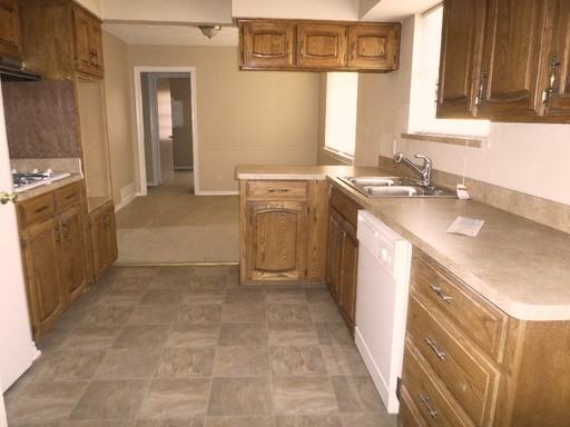 206 Valencia Dr - Photo 3 of 18