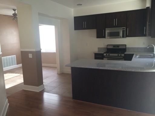 1320 Longwood Pines Ln - Photo 2 of 10