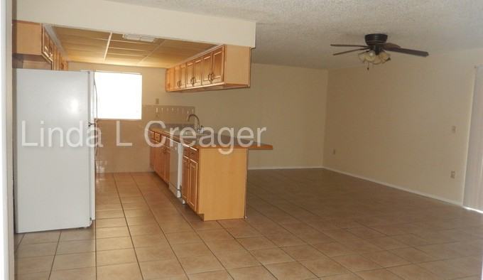 7820 Glencoe Dr - Photo 3 of 10