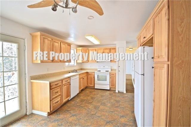 6705 S Somerset Dr - Photo 2 of 24