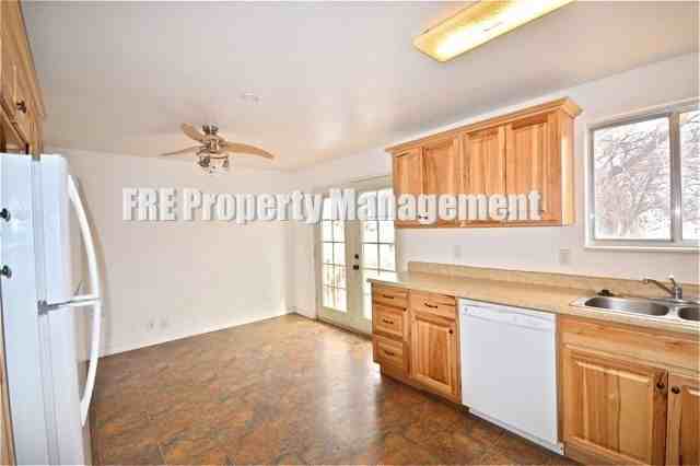 6705 S Somerset Dr - Photo 3 of 24