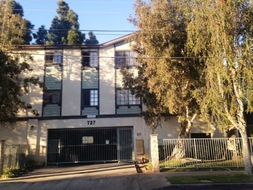 727 W Hyde Park Blvd - Photo 2 of 13