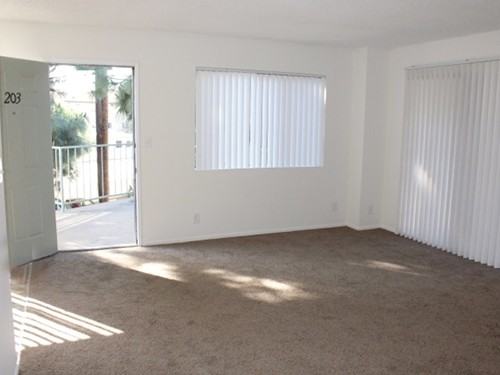 727 W Hyde Park Blvd - Photo 3 of 13