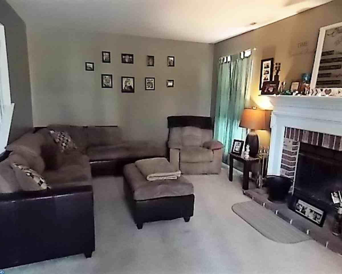 514 Essex Ct - Photo 2 of 15