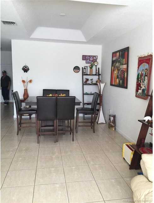 11192 NW 73rd St - Photo 2 of 5