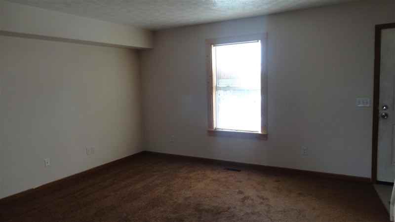 107 Arrowhead Dr - Photo 3 of 20