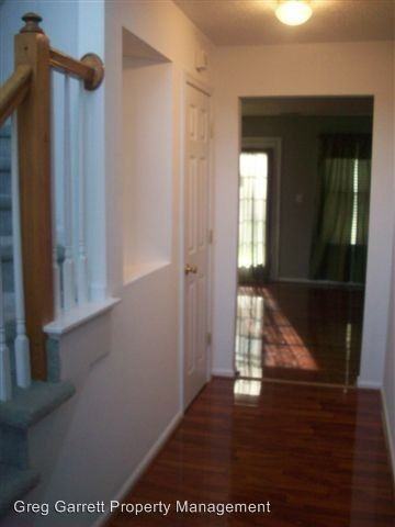 806 Duxbury Cir - Photo 3 of 7