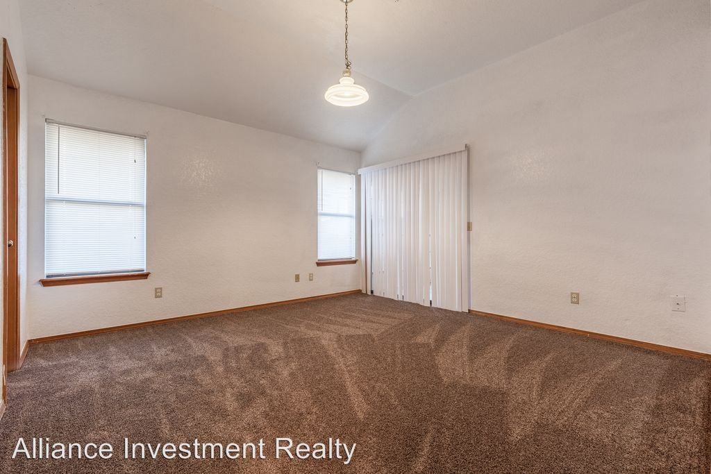 11409 Walters Ave - Photo 2 of 19