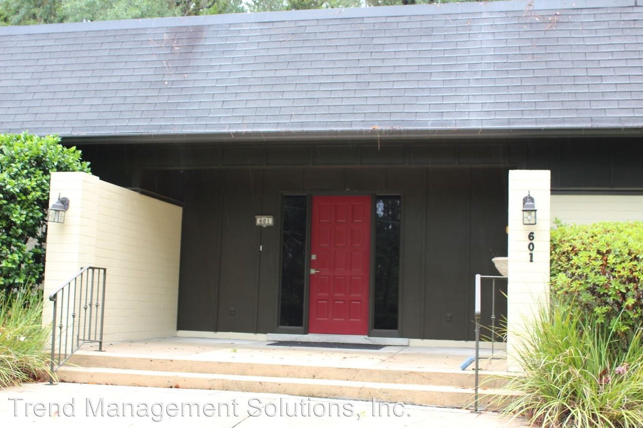 601 NW 28 St - Photo 2 of 20