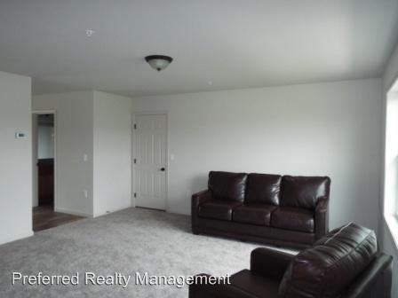 255 Lakeside Crossing - Photo 2 of 23