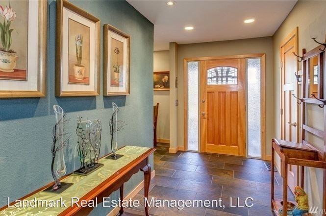 3212 Iowa Dr - Photo 2 of 10