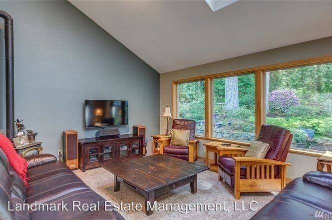 3212 Iowa Dr - Photo 3 of 10