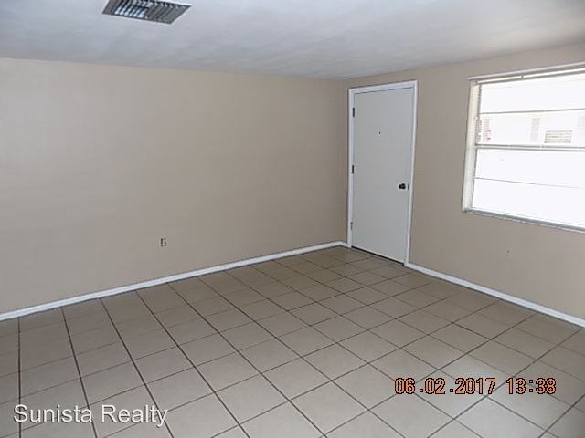 6201 High St - Photo 2 of 7