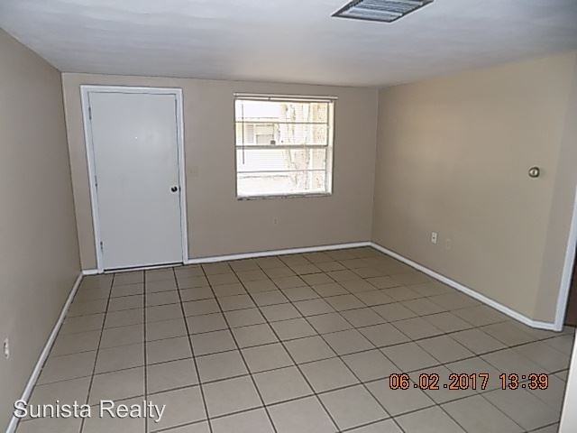 6201 High St - Photo 3 of 7