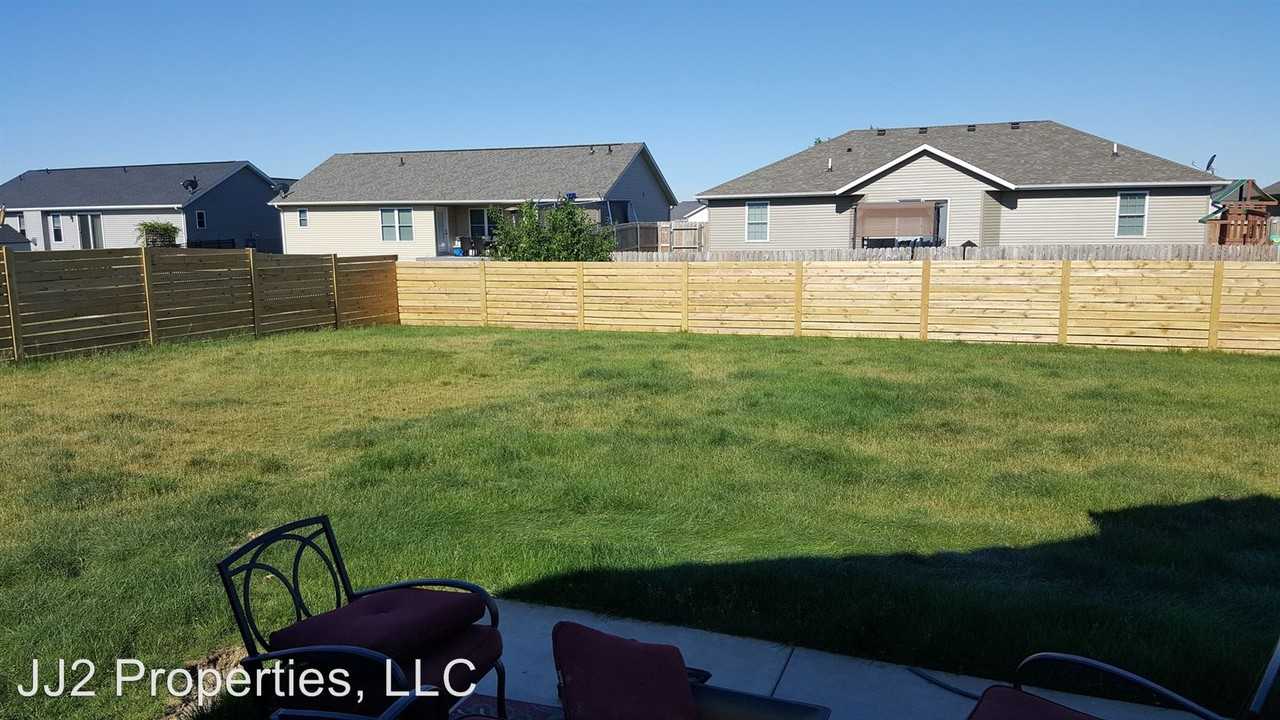 1725 Prairie Vista Dr - Photo 2 of 6