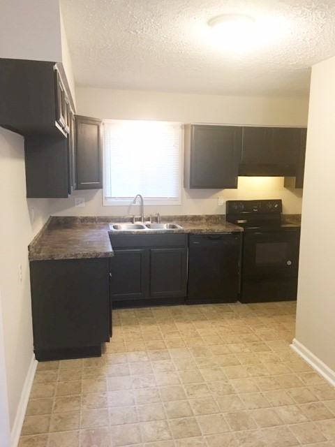 2818 Questend Dr N - Photo 2 of 5