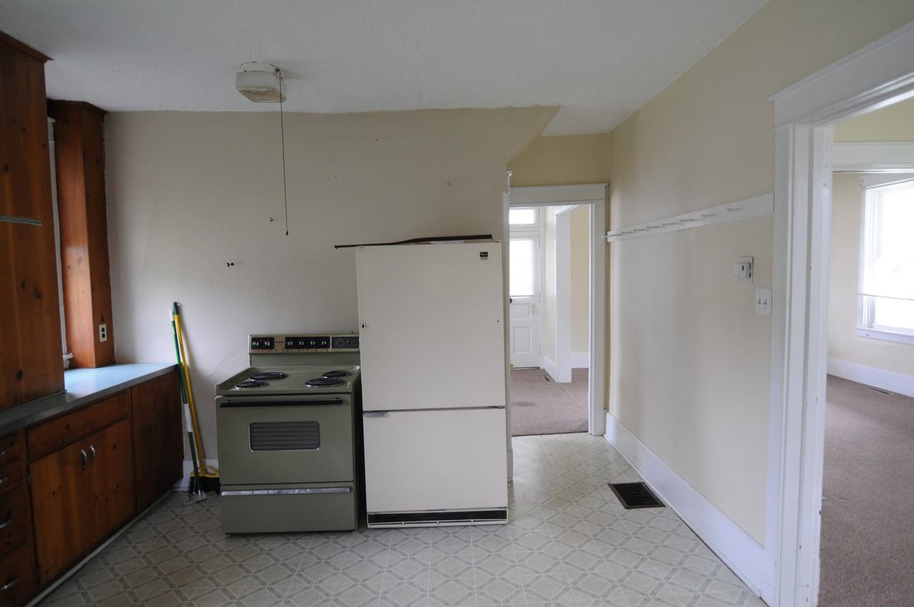 2518 York Rd - Photo 3 of 12