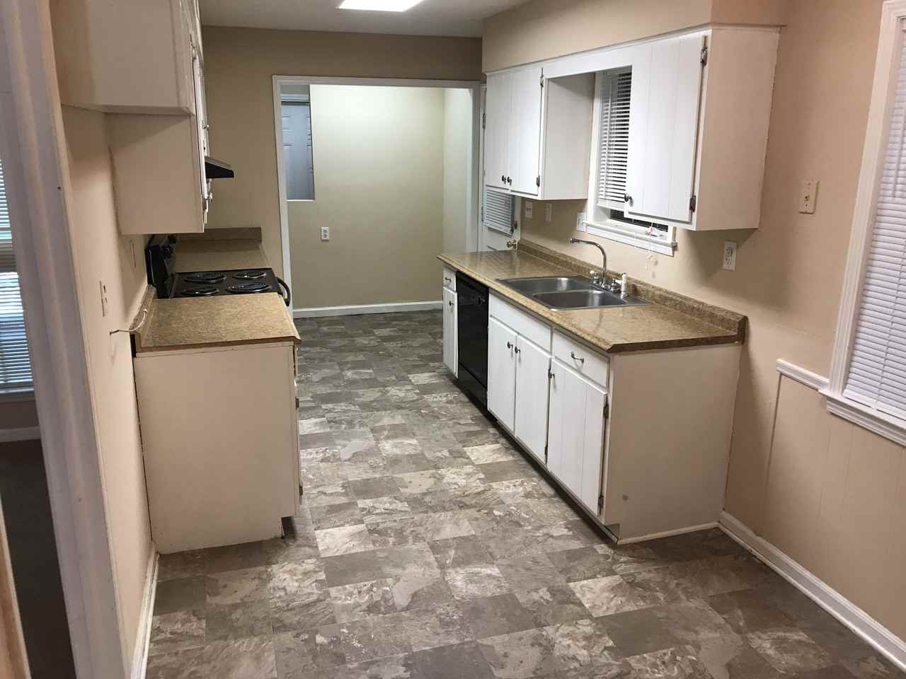 3615 Whitehill Dr - Photo 2 of 7